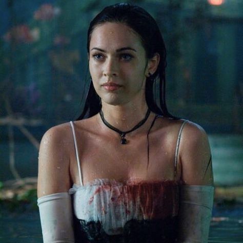 Female Horror Characters, Female Movie Characters, Jennifer’s Body, Horror Movie Costumes, Scary Movie Night, Megan Fox Pictures, Megan Fox Photos, Movie Character Costumes, Jennifer's Body