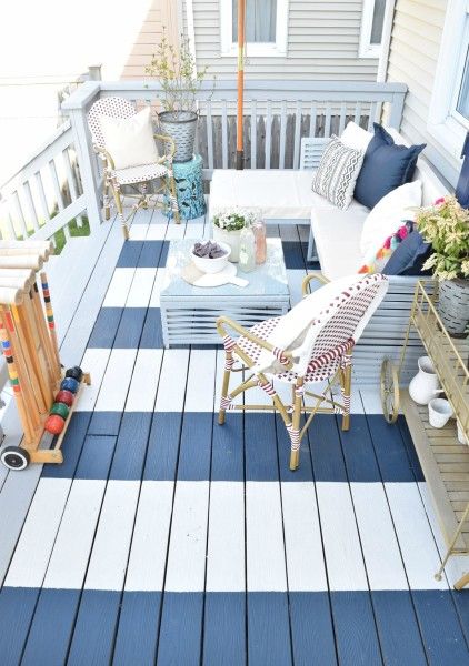 DIY painted "rugs" are a gorgeous way to decorate a floor Balkon Decor, Easy Diy Paint, Deck Paint, Porch Flooring, Small Deck, Diy Outdoor Decor, Coastal Bedrooms, Painted Rug, Diy Deck