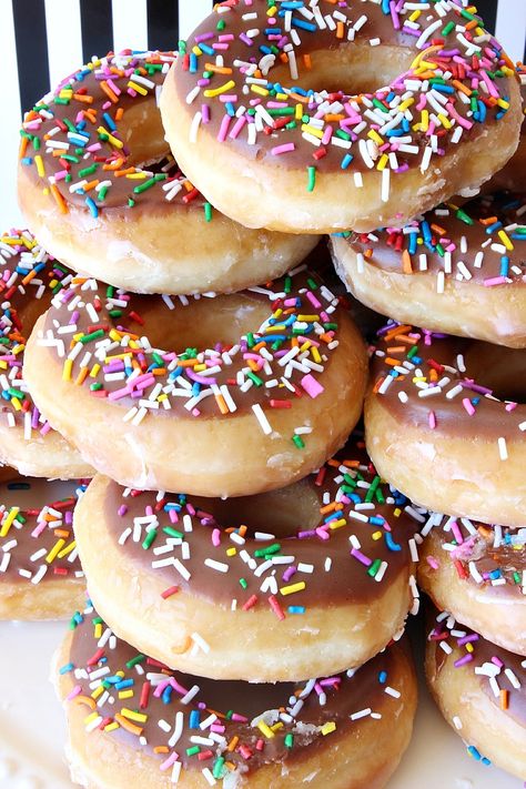 Fabulous Birthday Ideas - DIY Donut Tower! They cutest Cake ever! Click for details Diy Donut Tower, Donut Tower Birthday, Donut Cake Tower, Birthday Ideas At Home, Donut Tower, Diy Donut, Cake Tower, Diy Donuts, Diy Easy Recipes