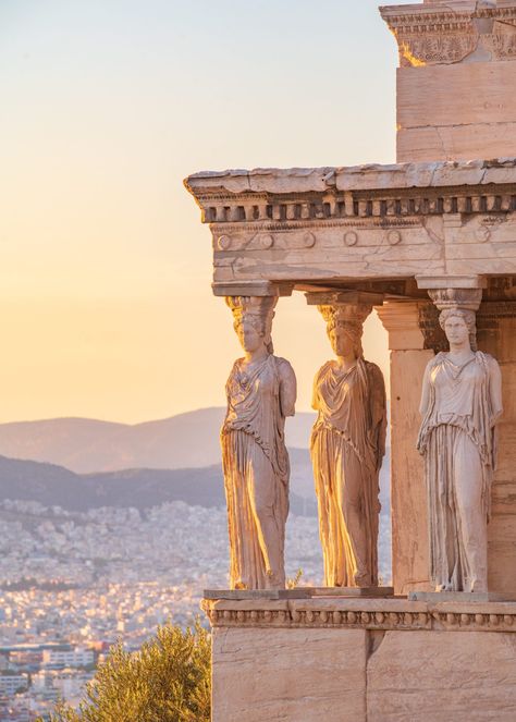 Athens itinerary for first timers Greek Core, Athena Greece, Greece Athens, Athens Architecture, Grecia Aesthetic, Greek Scenery, Greece Aesthetic, Athens Photography, Athens Photo Ideas