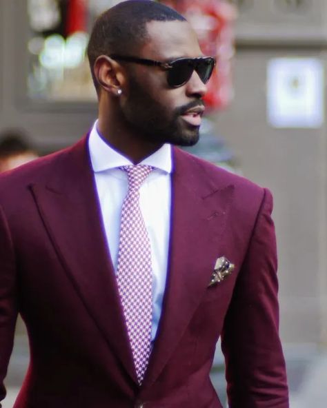 Your Job Interview: Men’s Style Guide | Attire Club Mens Burgundy Blazer, Burgundy Blazer, Dress Shirt And Tie, Burgundy Suit, Stylish Mens Fashion, Mens Fashion Smart, Modern Gentleman, Pink Tie, Men’s Suits