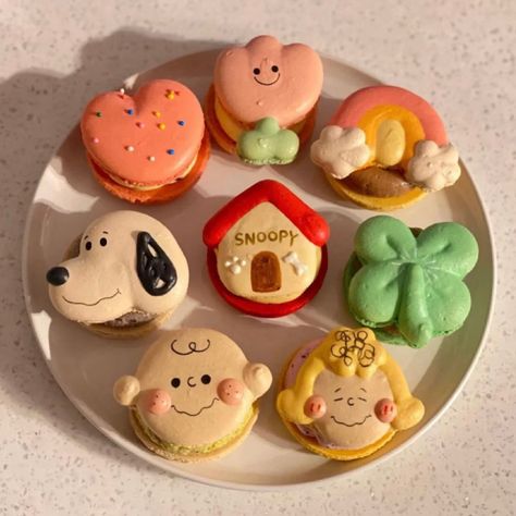 Snoopy Desserts, Snoopy Macaron, Macaroon Aesthetic, Cute Macaroons, Macaron Cute, Cute Macarons, Apricot Butter, Smoothie Coffee, Coffee Boba