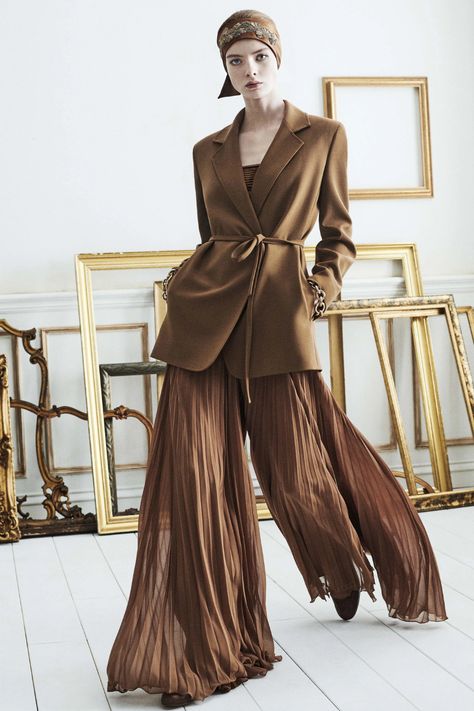 Max Mara Resort 2021 Collection - Vogue Couture Mode, Mode Inspo, Vogue Fashion, Fashion 2020, Fashion Mode, Mode Inspiration, Max Mara, Elegant Woman, Couture Fashion