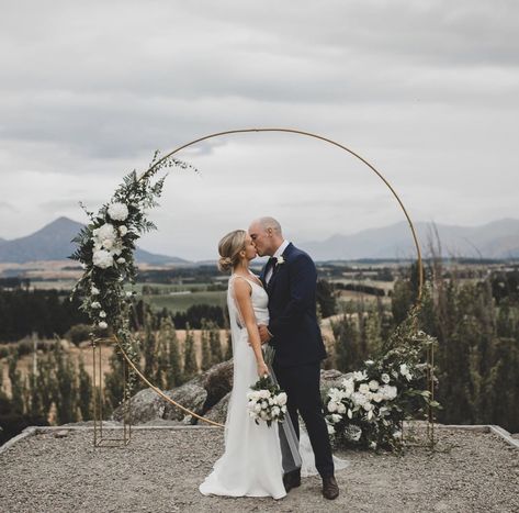 Circular Arch, Outdoor Tent Wedding, Arch Photo, Minimalist Wedding Decor, Wedding Ceremony Arch, Wedding Arch Flowers, Arch Flowers, Wedding Set Up, Ceremony Arch