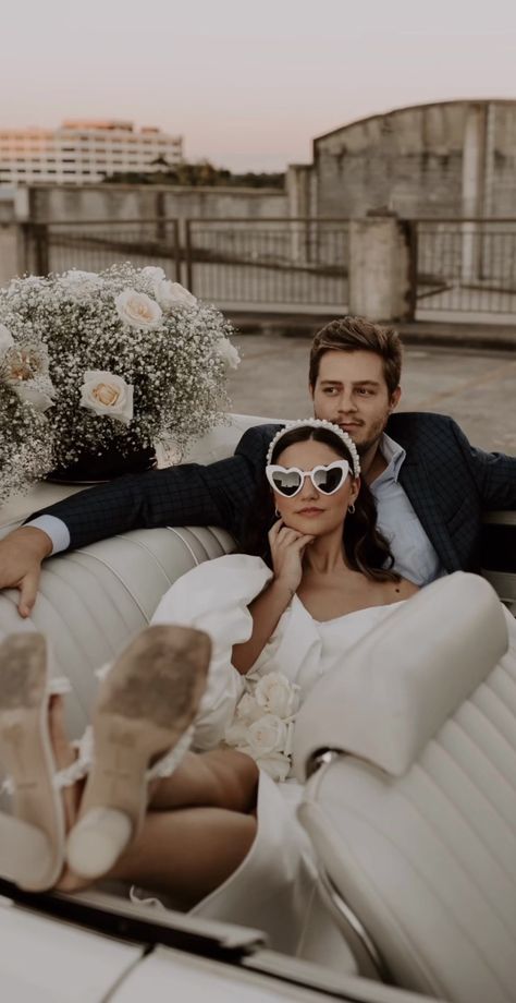 Vintage Prenup Shoot Outfit, Vintage Wedding Shoot Photography, 50s Wedding Photos, Engagement Vintage Photos, Engagement Photoshoot Ideas Vintage, Vintage Vegas Engagement Photos, Save The Date Pictures Ideas, Vintage Wedding Photoshoot Ideas, Vintage Photoshoot Wedding