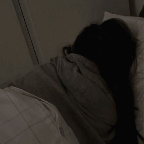 Someone Sleeping Aesthetic, Sleeping Dark Aesthetic, Sleeping At Night Aesthetic, Sleep Aethstetic, Bed Sleeping Aesthetic, Exhausting Aesthetic, Night Aesthetic Sleep, Aesthetic Sleeping Pictures, Person Sleeping Aesthetic