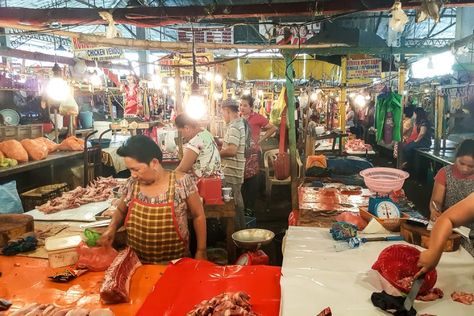 After 15 Years I Visited a Wet Market in the Philippines - I remember this wet market is a common scene for me when I was growing up. My mom always ask me to come with her when she buys our food for the week whether it is in Balintawak, Muñoz, Nepa Q Mart, Farmers Market in Cubao and Baguio City Market.... Food For The Week, Wet Market, Baguio City, Filipino Culture, Quezon City, Baguio, City Market, Filipino Recipes, Cebu