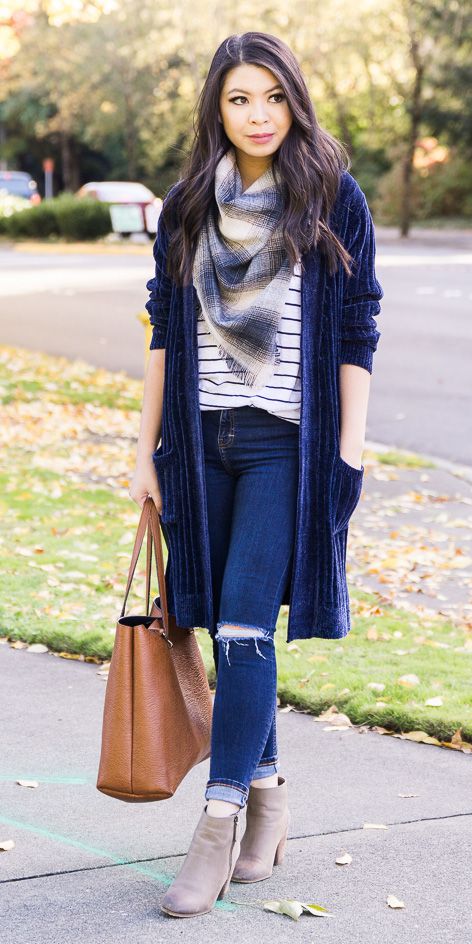 Navy blue long cardigans | HOWTOWEAR Fashion Blue Pants Outfit Ideas, Navy Blue Cardigan Outfit, Navy Cardigan Outfit, Cozy Cardigan Outfit, Cabin Crochet, Navy Blue Pants Outfit, Blue Cardigan Outfit, Blue Sweater Outfit, Fall Women Outfits