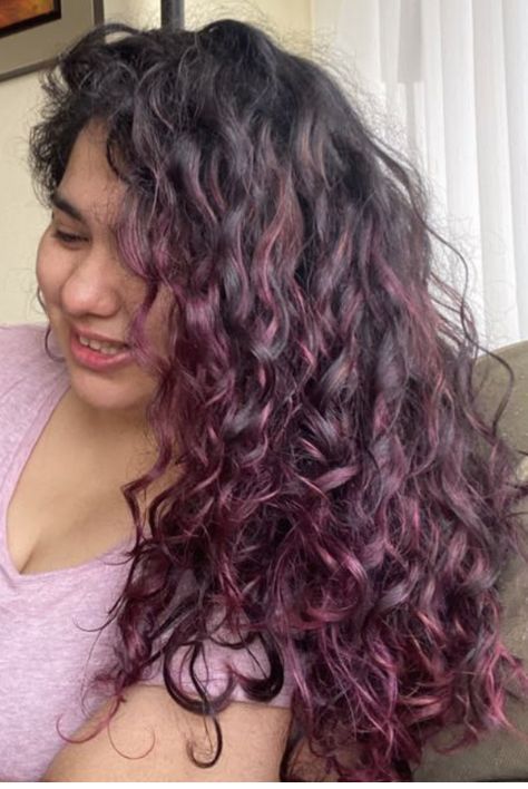 Pink Dye Hair Ideas, Burgundy On Curly Hair, Pink Tips Curly Hair, Pink Hair On Curly Hair, Pink Highlights In Black Hair Curly, Curly Brown Hair With Pink Highlights, Picaboo Hair Color, Pink Curly Hair Highlights, Curly Pink Highlights