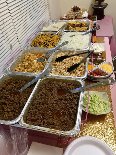 Birthday Food Bar Ideas, Birthday Party Dinner Food, Baby Shower Food Ideas Black People, Lunch Birthday Party Food, Birthday Party Food Black People, Baby Shower Catering Ideas, Food Bars For Parties, Party Food Black People, Party Snack Table