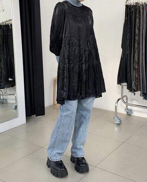 Dress Over Jeans Outfit Korean, Dress Over Jeans Aesthetic Korean, Dress Over Jeans Korean, Dress Over Pants Outfits, Dress Over Jeans Outfit, Fashion Outfits Hijab, Dress Over Jeans, Jeans Korean, Dress Over Pants