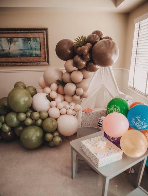 Teepee Balloon Garland, Birthday Teepee, Safari Wild One, Wild One First Birthday, First Birthday Balloons, Boys First Birthday Party Ideas, Balloon Ideas, Balloon Decor, Boy First Birthday