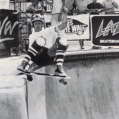 Da Mad Taco Skates Again on Instagram: “Duane Peters, Big O #skateboardermagazine May 1980 Photo: Ted Terrebonne . #historyofskateboarding #1980sstyle #skatepark…” Tony Alva, Jay Adams, Skate Photography, Skateboard Photos, Skateboard Pictures, Old School Skateboards, Skate And Destroy, Skateboard Photography, Vintage Skateboards