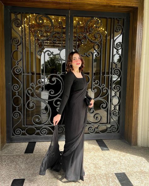 Black Satin Saree Look, Desi Casual, Traditional Dresses Indian, Black Sarees, Stylish Saree, Desi Fits, Saree Hairstyles, Indian Sari Dress, Velvet Shawl