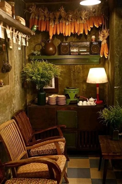 Vintage Interior Cafe, Vintage Cafe Interior Design, Vietnamese Coffee Shop, Japanese Cafe Interior, Vintage Cafe Design, Coffee House Interiors, Coffee House Decor, Asian Cafe, Vintage Coffee Shops