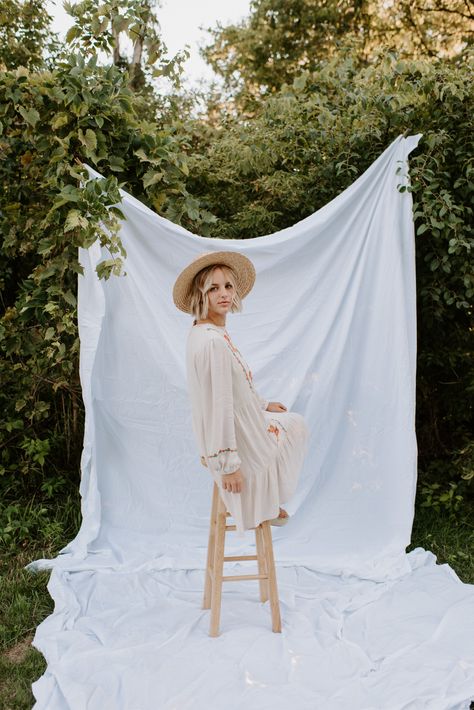 White Sheet Backdrop Photoshoot Outside, Sheet Backdrop Photography Outside, Diy White Sheet Photoshoot, Outside Sheet Photoshoot, Backyard Sheet Photoshoot, Hanging Sheet Photoshoot, Outdoor White Sheet Photoshoot, Patio Photoshoot Ideas, Outdoor Sheet Photoshoot