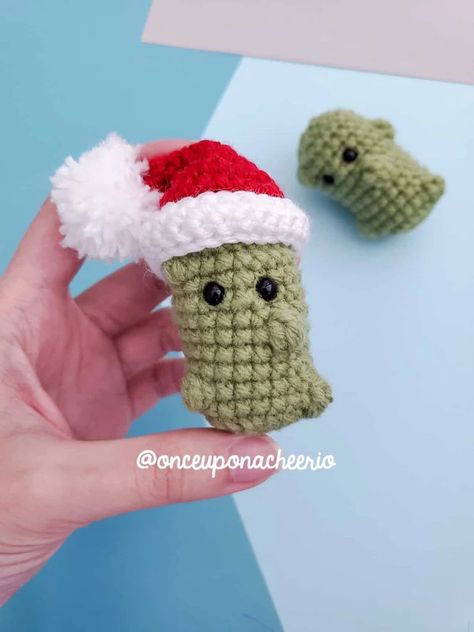 Crochet Christmas Pickle Ornament, Crochet Christmas Pickle Free Pattern, Crochet Pickle Plushie Pattern Free, Christmas Pickle Printable, Christmas Pickle Crochet Pattern Free, Crochet Christmas Pickle, Crochet Pickle Pattern Free Easy, Crocheted Pickle Pattern Free, Christmas Crochet Amigurumi Free Pattern