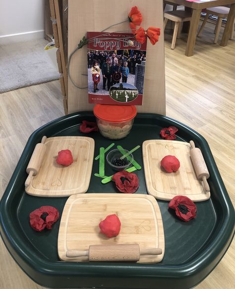 Poppy Day Eyfs, Remembrance Tuff Tray Ideas, Anzac Ted Activities, Poppy Eyfs Activities, Eyfs Poppy Activities, Poppy Tuff Tray Ideas, Remembrance Day Tuff Tray, Poppy Activities For Kids, Remembrance Day Eyfs