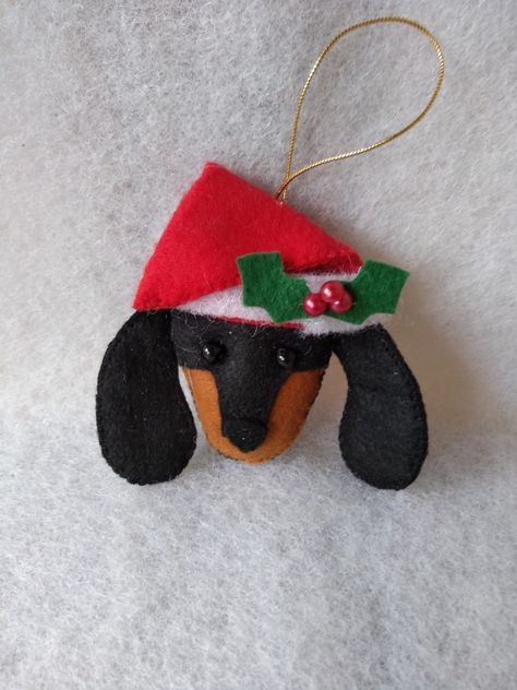 Dachshund Breed, Felt Dog, Diy Sewing Gifts, Felt Creations, Cat Christmas Ornaments, Horse Crafts, Christmas Crafts To Make, Felt Christmas Decorations, Felt Dogs