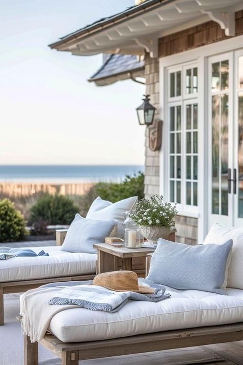 Nantucket Beach Cottage, Cottage Outdoor Decor, Beach Cottage Ideas, Cottage Backyard, Cottage Outdoor, Coastal Patio, Cottage Porch, Beach Patio, Beach House Living Room