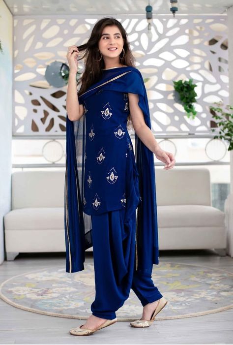 Patiala Design, Panjabi Dress, Shaurya Sanadhya, Patiala Dress, Blue Kurti, Suit Punjabi, Patiala Suit Designs, Patiyala Dress, Lace Suit