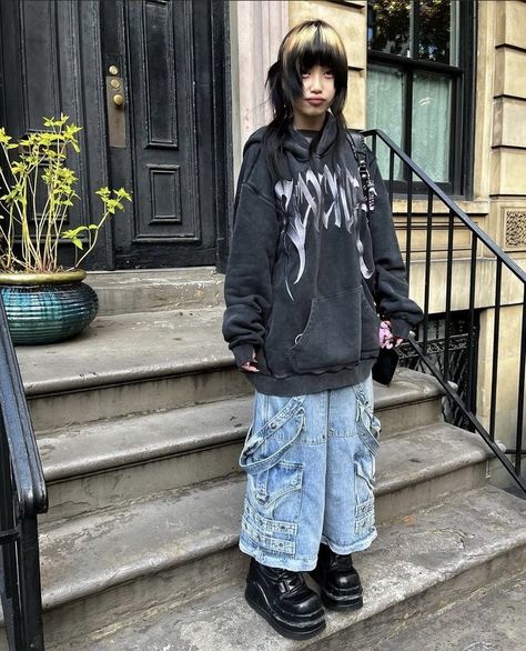 Male Fashion Alternative, Numetal Fashion Men, Chaotic Aesthetic Outfits, Masculine Things, Masculine Outfits, 2000s Japanese Fashion, New Rock, Swaggy Outfits, Alternative Outfits