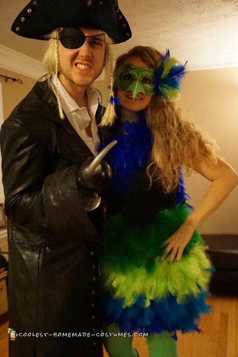 Coolest 1000+ Homemade Costumes You Can Make! Pirate Costume Couple, Pirate Couple, Easy Costumes To Make, Cool Couple Halloween Costumes, Pirate Ideas, Parrot Costume, Diy Couples Costumes, Green Tights, Green Costumes