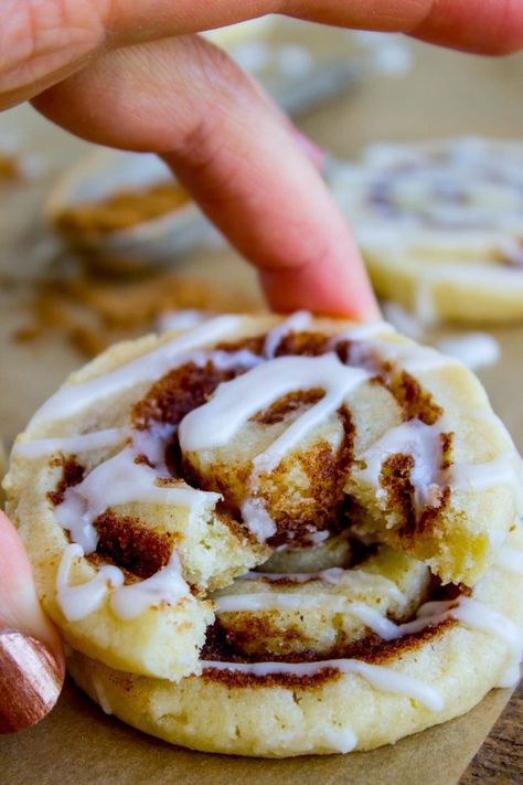 Cinnamon Roll Sugar Cookies from The Food Charlatan. It's like sugar cookies and cinnamon rolls got together and had the most glorious of all babies: Cinnamon Roll Cookies! I took my extra-soft sugar cookie dough and rolled it up with some brown sugar and cinnamon, then glazed until perfection. Does this mean we can officially eat cookies for breakfast?? I'm down. #Breakfast #cookies #cinnamon #sugarcookies #dessert #homemade #easy #noyeast #recipe #icing #glaze #best #fromscratch #frosting #che Cinnamon Roll Sugar Cookies, Cookies For Breakfast, The Food Charlatan, Cinnamon Roll Cookies, Rolled Sugar Cookies, Food Charlatan, Eat Cookies, Soft Sugar Cookies, Roll Cookies