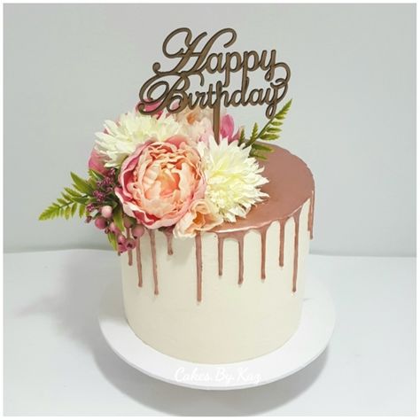 Chocolate mud, vanilla buttercream with white chocolate ganache drip hand painted in rose gold #dripcake Rose Gold 60th Birthday Cake, 21st Birthday Cake Rose Gold, Rose Gold Drip Cake Birthday, White And Rose Gold Cake, Rose Gold Birthday Cake Simple, Rose Gold Birthday Cake For Women, Rose Gold Cake Ideas Birthday, Birthday Cake Rose Gold, Rose Gold Drip Cake