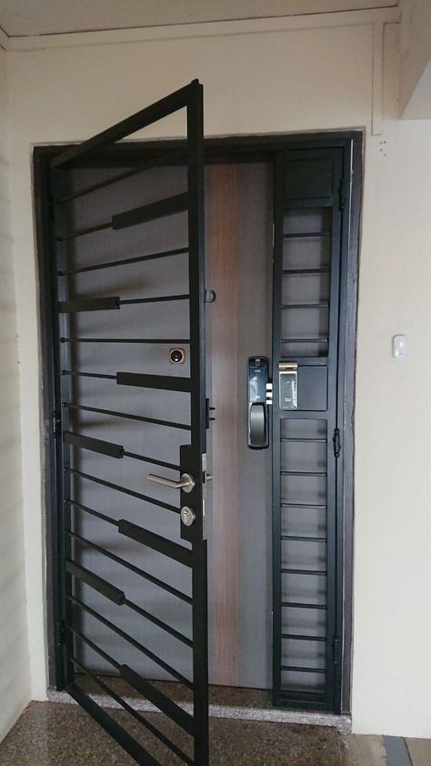 Security Door Design, Grill Designs, Home Window Grill Design, Casa Hobbit, Window Grill Design Modern, House Front Door Design, Home Gate Design, Unique Window, Grill Gate Design