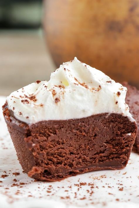 Keto Chocolate Cheesecake – BEST Chocolate Cheesecake Bites – {Easy} NO Sugar Low Carb Recipe – Beginner Keto Friendly – Snacks – Desserts Keto Chocolate Treats, Best Keto Desserts Low Carb, Keto Chocolate Cheesecake Bites, Keto Eggnog Cheesecake, Protein Chocolate Cheesecake, No Carb Desserts Easy, Keto Chocolate Cheesecake Recipes, Keto Quick Dessert, Keto Desserts Recipes