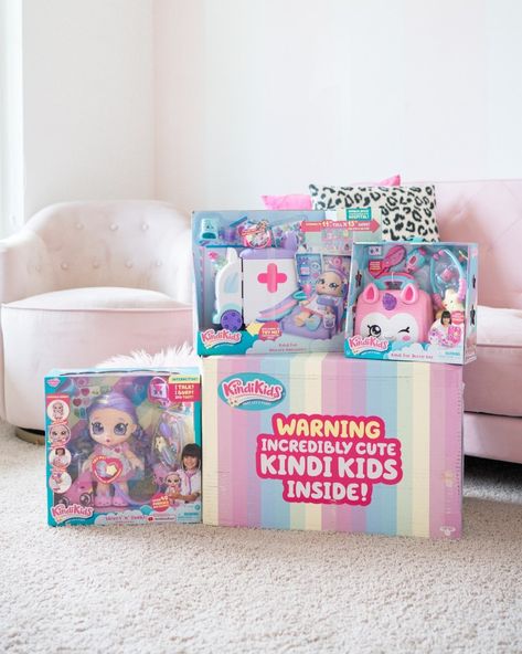 We are sharing a full review of the Kindi Kids Shiver n' Shake Rainbow Kate over on the blog! This would make such a fun birthday gift or Christmas gift for your little one! #giftideas #toyreview #toys #giftsforgirls Luxury Toys, Luxury Living Room Design, Maria Clara, Party Girl, Play Room, Best Birthday Gifts, Dorm Room Decor, Family Kids, Kids Playroom