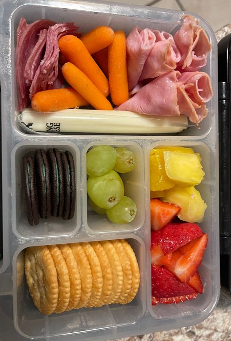 Easy School Lunch Ideas For Teens, Healthy Lunches For Teens, Bento Box Lunch For Adults, Lunchable Ideas, Uni Meals, Adult Lunchables, Kids Lunch Box Meals, 49ers Pictures, Mini Meals