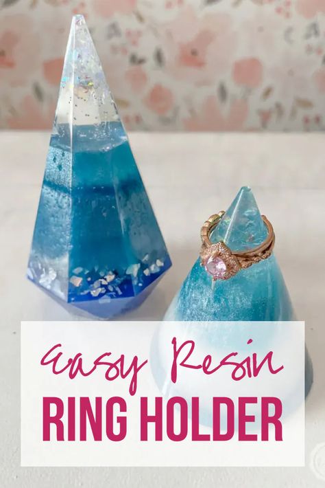 Diy Resin Ring, Resin Ring Holder, Ring Holder Diy, How To Make Resin, Ring Holders, Silicone Cups, Resin Supplies, Small Figurines, Epoxy Resin Crafts