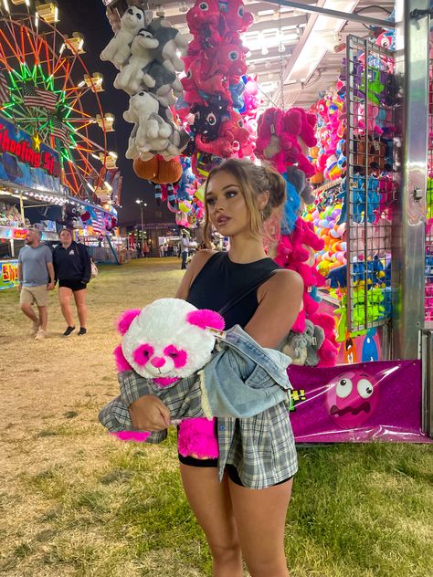 Fair Outfit Ideas Spring, State Fair Date Outfit, Furneal Ideas Outfits, Fair Fits Aesthetic, Aesthetic Fair Outfits, Fair Outfit Aesthetic, Fair Outfit Ideas Carnival Baddie, Outfit For Fair, The Fair Outfits