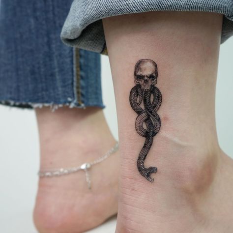 Slytherin Tattoo, Dark Mark Tattoos, Harry Tattoos, Hp Tattoo, Potter Tattoo, Mark Tattoo, Harry Potter Tattoos, Harry Potter Tattoo, Inspiration Tattoos