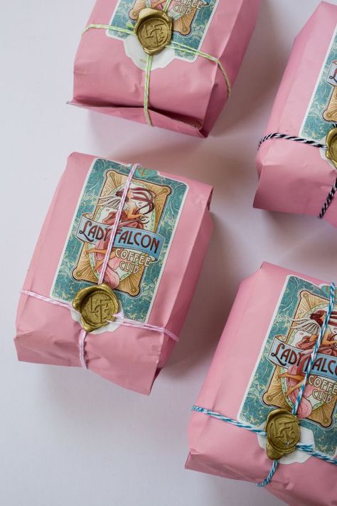 Coffee Bags, Gift Wrapping Inspiration, Handmade Packaging, Coffee Club, Gift Inspo, Food Packaging Design, Pretty Packaging, Creative Packaging Design, Creative Packaging