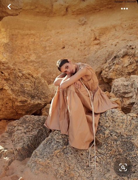 Vogue Outdoor Photoshoot, Peach Moodboard, Desert Fashion Shoot, Desert Fashion Editorial, Desert Fashion Photography, Desert Editorial, Beach Shooting, Desert Photoshoot Ideas, Streetwear Photoshoot