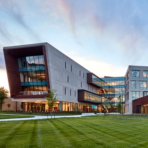 Gensler has completed a university building in Kansas that consists of volumes clad in concrete, glass and weathering steel Cool School Buildings, Contemporary School Design, University Building Design, Outside School Building, Research Building, School Building Ideas, University Building Architecture, Modern School Building, School Buildings