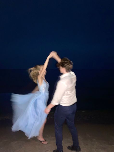 Nighttime Prom Pictures, Formal Date Aesthetic, Prom Photos Couple Aesthetic, School Dance Aesthetic Couple, Homecoming Aesthetic Couple, Prom Insta Pics, Beach Prom Pictures, Prom Date Photos, Formal Couple Aesthetic