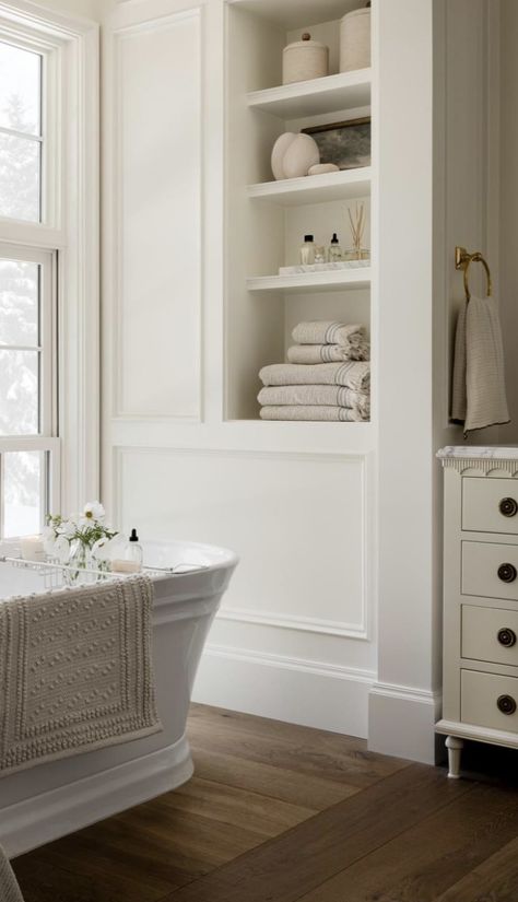 Bathroom With Built In Shelves, Built In Shelf Bathroom, Bathroom Nook Ideas, Bathroom Bench Seat, Bathroom Seating, Bathroom Nook, English Bathroom, Built In Bathroom Storage, Cottage Build