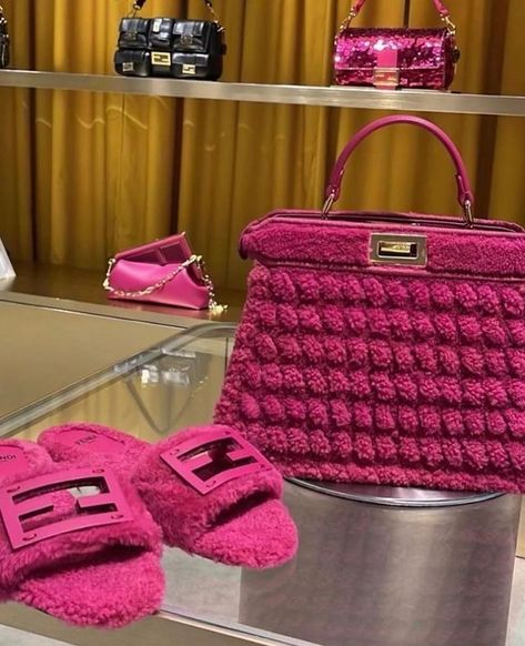 Fashion Bomb Daily (@fashionbombdaily) • Instagram photos and videos Teddy Bear Pink, Peekaboo Bag, Pink Bags, Bear Pink, Cerise Pink, You Rock, Pink Bag, Slides, Lookbook