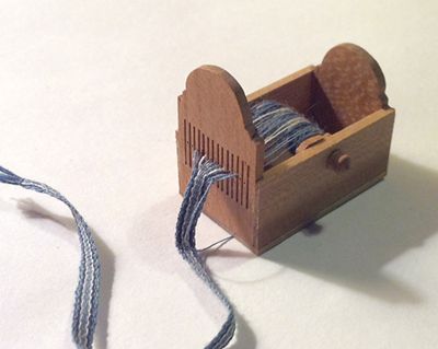 Tape Loom, Diy Knitting Loom, Tablet Weaving Patterns, Medieval Crafts, Weaving Loom Diy, Inkle Weaving, Box Tape, Inkle Loom, Rigid Heddle Weaving