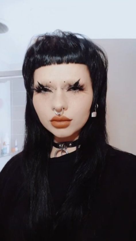 Makeup For No Eyebrows, Makeup With No Eyebrows, No Brows Makeup Look, No Eyebrow Makeup Look, No Eyebrows Look, No Eyebrow Makeup, People With No Eyebrows, No Eyebrows Makeup Look, No Eyebrows Makeup