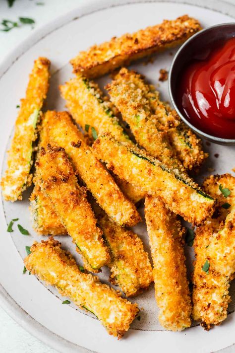 Zucchini Wedges, Zucchini Fries Recipe, Fries In Air Fryer, Vegan Zucchini Recipes, Oven Roasted Zucchini, Fries Air Fryer, Baked Zucchini Fries, Italian Dinners, Roasted Zucchini