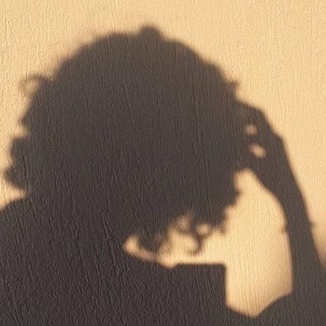 Diy Resin Painting, Profile Pic Ideas, Beautiful Profile Pictures, Bobby Brown Stranger Things, Shadow Photography, Hipster Wallpaper, Creative Profile Picture, Illustration Art Girl, Hair Shades