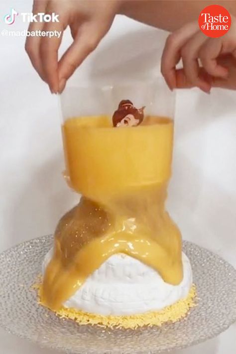 "Tsunami Cakes" Are Taking the Internet by Storm—and They're Too Pretty Not to Try at Home Tsunami Cake, Cream Blonde, German Chocolate Cake Recipe, Different Types Of Cakes, Cakes Decorating, Sour Cream Coffee Cake, Ios Developer, Cake Decorating Videos, Baking Company