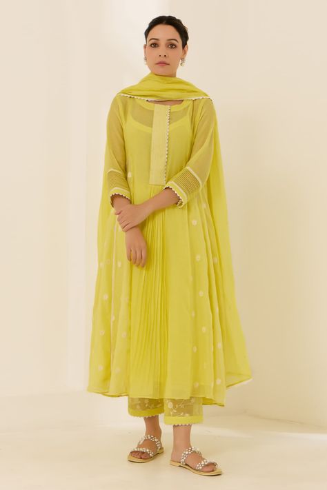 Shop for these amazing collections of Yellow Malai Chanderi Embroidered Floral Kurta And Inner Round Rosemary Set For Women by Label Mansi Nagdev online at Aza Fashions. Ivory Anarkali, Anarkali Patterns, Fashion Course, Chanderi Anarkali, Traditional Suit, Satin Fashion, Simple Kurta Designs, Fashion Courses, Casual Indian Fashion