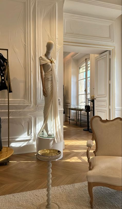 Wedding Store Interior Design, Fashion Atelier Interior, Bridal Shop Interior, Fashion Shop Interior, Luxury Showroom, Bridal Boutique Interior, Atelier Interior, Parisian Store, Bridal Showroom