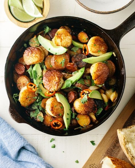 Scallop, Chorizo, and Avocado Skillet Scallops And Chorizo, Avocado Skillet, Frozen Scallops, Sausage Recipe, Chorizo Sausage, Fingerling Potatoes, Cooking For One, Skillet Meals, Healthy Foodie